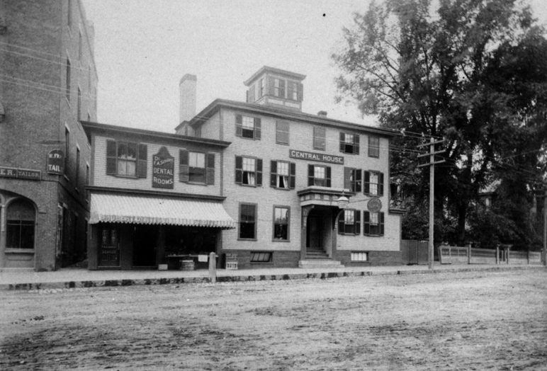 The home of Judge Thomas, as it looked before it was torn down in the 1930s.